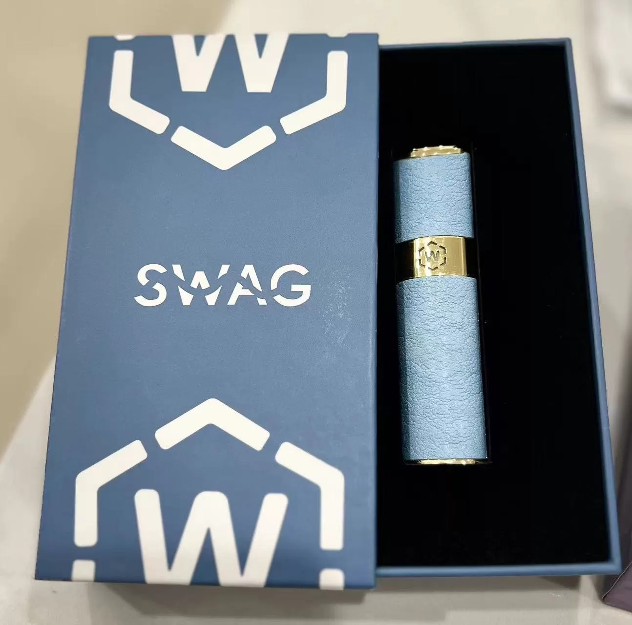 SWAG 煙彈推薦|通用一代 SP/LANA/ILIA・20 款口味・買五盒送皮革主機|台灣現貨 2 SWAG煙彈 通用一代SP LANA ILIA 買五盒送皮革主機(顔色隨機)|SWAG 煙彈推薦|通用一代 SP/LANA/ILIA・20 款口味・買五盒送皮革主機|台灣現貨