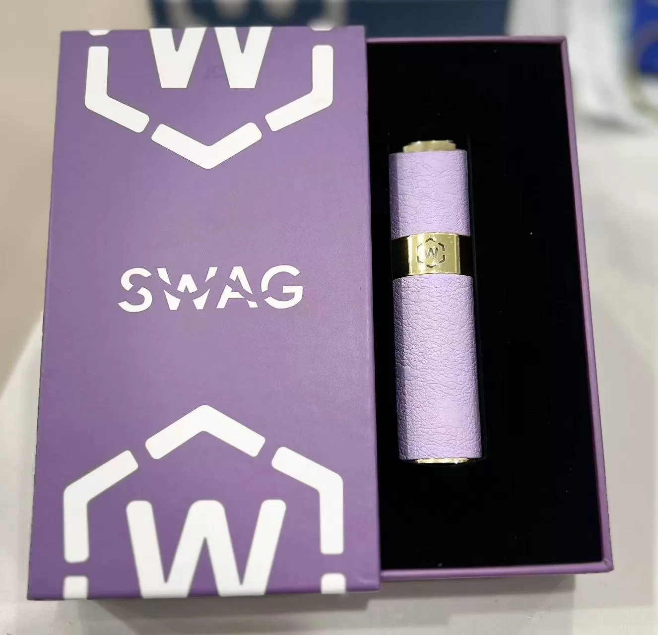 SWAG 煙彈推薦|通用一代 SP/LANA/ILIA・20 款口味・買五盒送皮革主機|台灣現貨 3 SWAG煙彈 通用一代SP LANA ILIA 買五盒送皮革主機(顔色隨機)|SWAG 煙彈推薦|通用一代 SP/LANA/ILIA・20 款口味・買五盒送皮革主機|台灣現貨